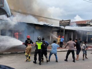 Polisi Masih Selidiki Penyebab Kebakaran Deretan Ruko Samping Mall Diana di Jalan Cendrawasih Timika