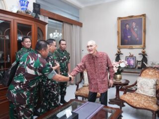 Anjangsana TNI ke Jenderal TNI (Purn) Try Sutrisno: Kita Tidak Boleh Melupakan Persatuan