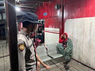 Sat Binmas Polres Tolikara Laksanakan Pengecekan Pos Kamling Kanume Ampera, Situasi Aman Dan Kondusif