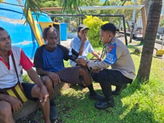 Subsatgas Keladi Sagu Gelar Bakti Kesehatan untuk Warga di Taman Imbi Jayapura