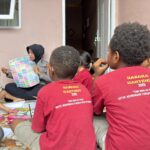 Operasi Rasaka Cartenz 2025 Latih Anak-Anak Menulis Rapi di Distrik Heram