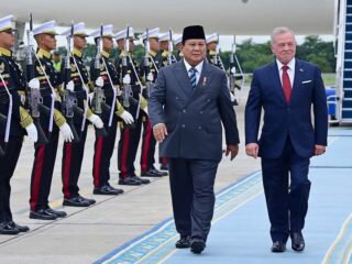 Presiden Prabowo Sambut Langsung Ketibaan Raja Abdullah II ibn Al Hussein di Jakarta