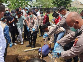 Polres Merauke Musnahkan Ribuan Liter Miras Ilegal dan Miras Lokal Jenis Sopi Hasil Kegiatan Rutin yang Ditingkatkan