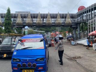 Polwan Ditlantas Polda Papua Gelar Patroli “PINANG BIRU” dalam Program Polantas Menyapa