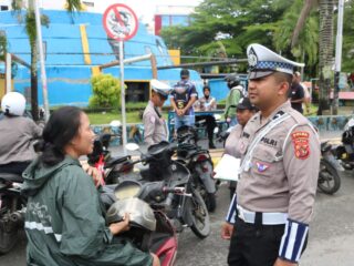Hari ke-9 Operasi Zebra Cartenz 2025, Ditlantas Polda Papua Gelar Razia Kendaraan di Taman Imbi Jayapura