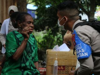 Melalui Ops Rasaka Cartenz 2025 Polda Papua, Satgas Keladi Sagu Tembus Medan Sulit. Warga Toladan Akhirnya Rasakan Layanan Kesehatan