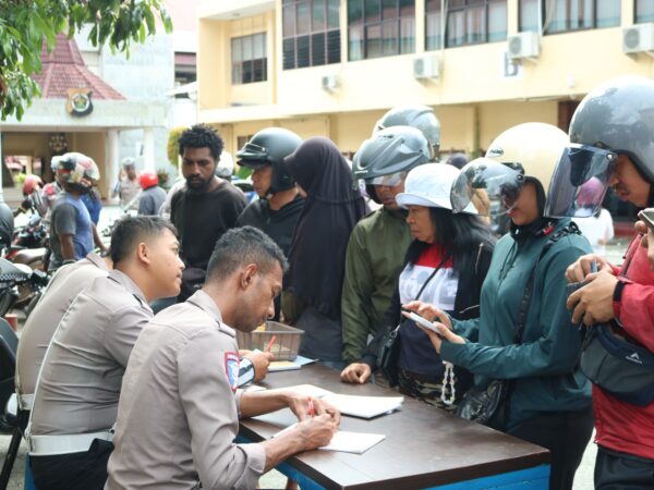 Operasi Keselamatan Cartenz 2026 Hari ke-14, Polda Papua Ajak Masyarakat Utamakan Keselamatan di Jalan Raya