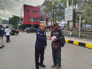 Bidlabfor Polda Papua Bagikan 300 Takjil di Taman Imbi, Wujud Kepedulian di Bulan Ramadhan 1447 H