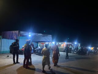 Polres Tolikara Pastikan Ibadah Tarawih Hari Ke-10 di Karubaga Berlangsung Aman dan Kondusif
