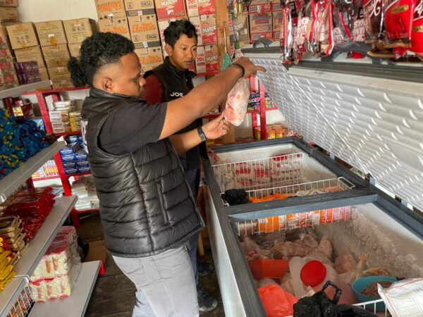 Satgas Saber Polres Pegunungan Bintang Cek Harga Sembako, Temukan Minyak Kita Dijual di Atas HET