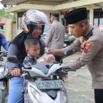 Ramadhan Penuh Kebersamaan, Polres Keerom dan Bhayangkari Hadir Berbagi untuk Sesama