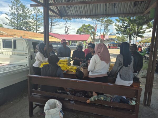 Satgas Saber Papua Pegunungan Ikut Kawal Gerakan Pangan Murah di Koramil Jayawijaya