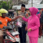 Bersama Ojol Raih Rajut Persaudaraan, Satlantas Polresta Jayapura Kota Bagikan Takjil