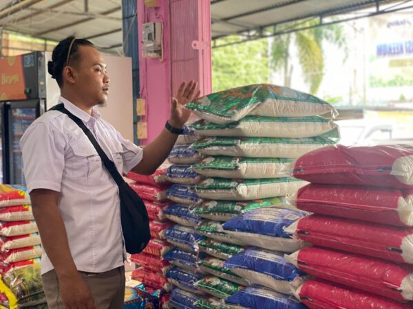 Satreskrim Polres Keerom Lakukan Monitoring Harga Bahan Pokok