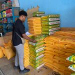 Satgas Saber Polres Supiori Cek Harga Pangan di Pasar dan Ritel Modern