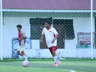 Kapolda Papua Ikut Bertanding dalam Mini Soccer Match, Pererat Kebersamaan Personel di Bulan Ramadan