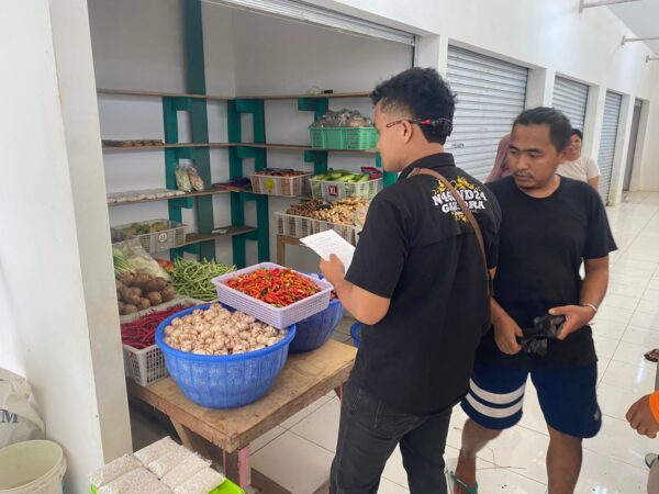 Satgas Saber Polres Supiori Cek Harga Pangan di Pasar Tradisional Korido Marsram