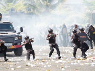 Simulasi Latihan Sispamkota  Antisipasi Penanganan Unjuk Rasa  di Wilayah Hukum Polda Papua Barat