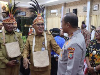 Kapolda Papua Barat Hadiri Pembukaan Pleno XIX Dewan Adat Papua Se-Tanah Papua di Kabupaten Teluk Wondama