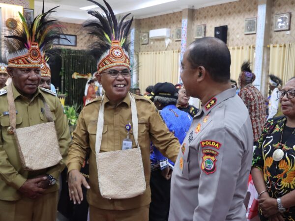 Kapolda Papua Barat Hadiri Pembukaan Pleno XIX Dewan Adat Papua Se-Tanah Papua di Kabupaten Teluk Wondama