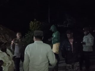 Kapolsek Kelila Pimpin Patroli Jalan Kaki Antisipasi Gangguan Kamtibmas Malam Hari