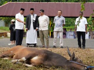 Polda Papua Barat Gelar Shalat Idul Adha 1447 H dan Distribusikan Daging Qurban kepada Masyarakat