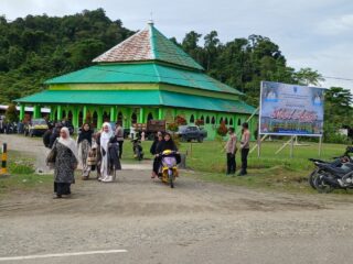 Polres Mambermao Raya Melaksanakan Pengamanan Sholat Idul Adha 1447h