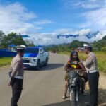 Satlantas Polres Mamberamo Tengah Laksanakan Strong Point pagi untuk wujudkan Kamseltibcar Lantas