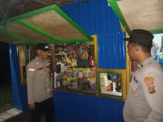 Patroli Malam Humanis, Polsek Kelila Dekatkan Diri dengan Pedagang