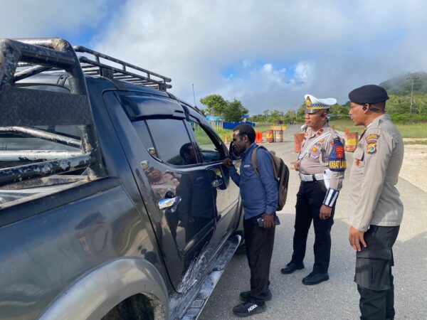 Satlantas Polres Mamberamo Tengah Gelar Sttong Point Pagi, Wujudkan Kamseltibcar Lantas di kota Kobakma