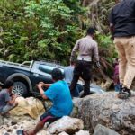 Triton 4x4 Terseret Arus Kali II, Polisi Lakukan Evakuasi di Jalur Trans Wamena – Kobakma
