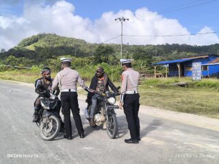 Satlantas Polres Mamberamo tengah Laksanakan Strong Pont Pagi, Wujudkan Kamseltibcar Lantas yang Aman dan Kondusif