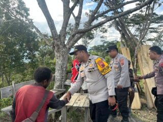 Kapolsek Kelila Pimpin Patroli Dialogis di Desa Mabuna, Situasi Kamtibmas Tetap Kondusif