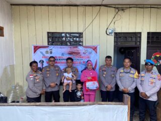 Anjangsana Hut Bhayangkara ke-80, Kapolres Mamberamo Tengah Kunjungi Personel Yang Anaknya Sedang Sakit
