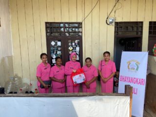 Anjangsana HUT Bhayangkara Ke-80, Bhayangkari Cabang Mamberamo Tengah Hadir Beri Semangat dan Dukungan