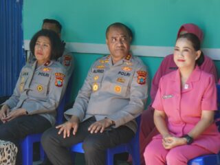 Sambut Hari Bhayangkara ke-80, Polda Papua Barat Serahkan Bantuan Sumur Bor dan Bedah Rumah bagi Masyarakat di Manokwari