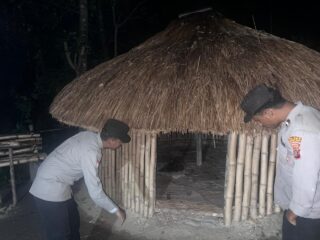 Sambangi Warga, Regu II Piket Polsek Kelila Pastikan Situasi Tetap Aman dan Kondusif