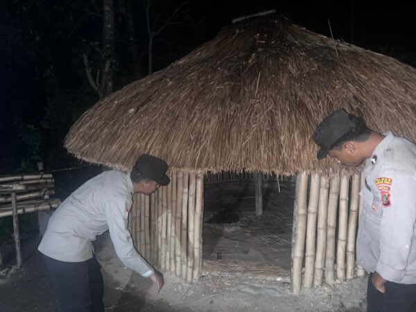 Sambangi Warga, Regu II Piket Polsek Kelila Pastikan Situasi Tetap Aman dan Kondusif