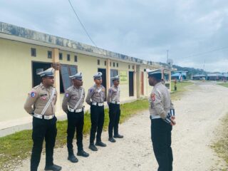 Satlantas Polres Mamberamo Tengah Laksanakan Strong Point Pagi, Wujudkan Kamseltibcar Lantas yang Aman dan Kondusif