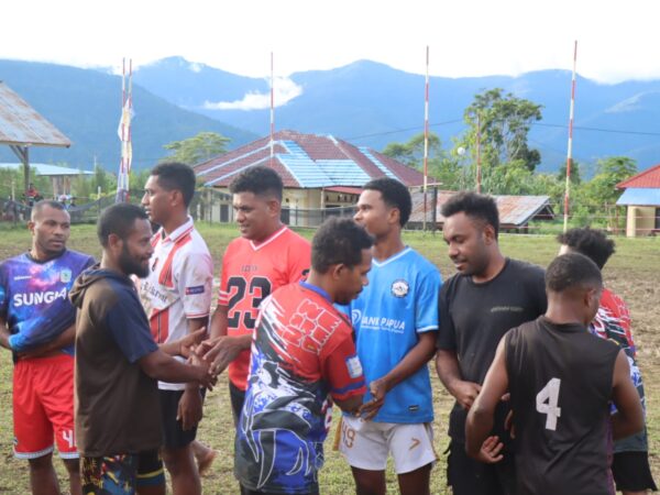 Partai Final Turnamen Futsal HUT Bhayangkara ke-80 Polres Mamberamo Tengah Berlangsung Dramatis, Tim GKI Kairos Raih Juara I