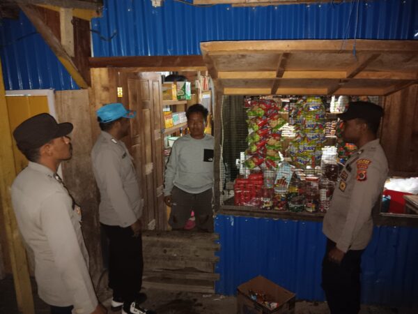 Patroli Malam Polsek Kelila, Hadirkan Rasa Aman bagi Pedagang di Pasar Kelila