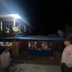 Patroli Jalan Kaki, Polsek Kelila Tingkatkan Pengamanan Mako pada Malam Hari