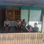 Bhabinkamtibmas polres mamberamo tengah laksanakan sambang binluh dan perkuat kemitraan kamtibmas di kampung kobakma satu