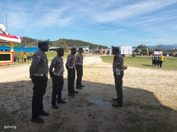 Sat lantas polres mamberamo tengah laksanakan strong point pagi demi kelancaran arus lalu lintas