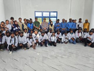 Wakapolres Mamberamo Tengah Hadiri Penyerahan Mahasiswa KKN UNAI Yapis Wamena, Wujud Dukungan Polri terhadap Pengabdian Masyarakat