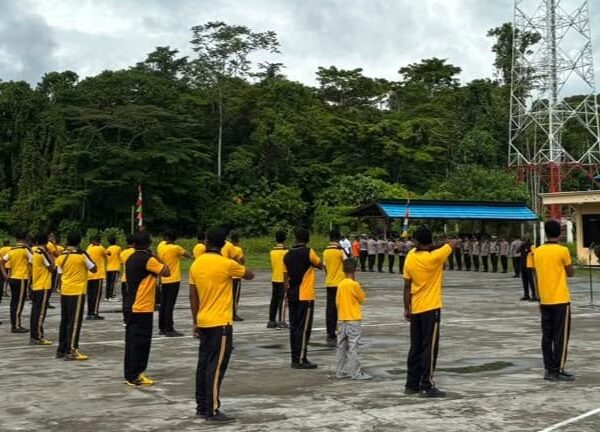 Jaga kebugaran Personel Polres Dan Polsek Mamberamo Raya Gelar Olahraga Pagi