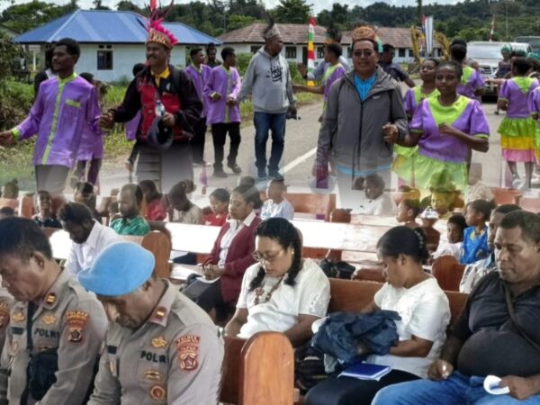 Pesonel Polres Mamberamo Raya Melaksanakan Pengamanan Kedatangan Rombongan Sidore GKI Tanah Papua