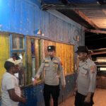 Pastikan Wilayah Tetap Aman, Regu II Polsek Kelila Gelar Patroli Jalan Kaki dan Sampaikan Pesan Kamtibmas