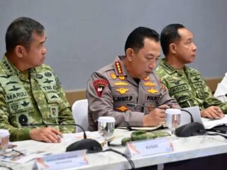 Panglima TNI Dampingi Presiden Prabowo Tinjau Penanganan Karhutla di Riau dan Sumatera Selatan