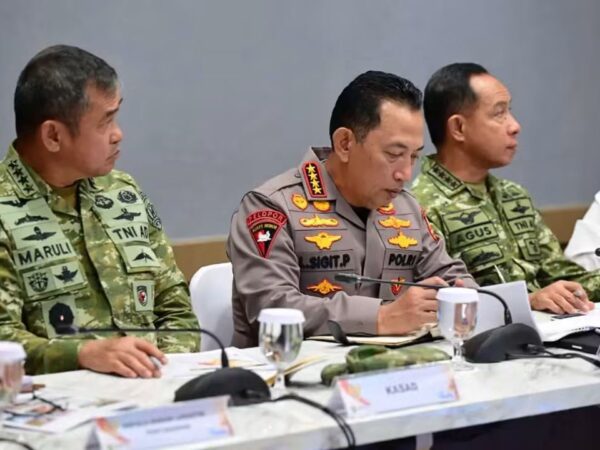 Panglima TNI Dampingi Presiden Prabowo Tinjau Penanganan Karhutla di Riau dan Sumatera Selatan